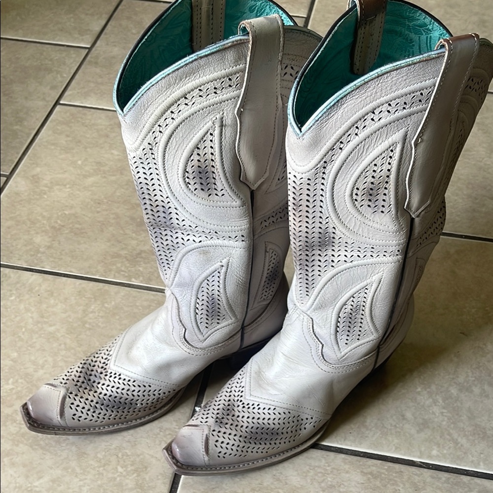 Elegant White Western Boots